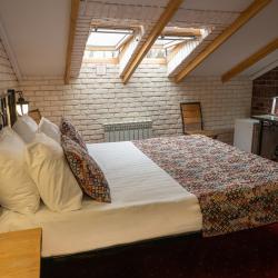 Номер стандарт с 1 двуспальной кроватью (мансарда)