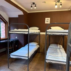 Кровать в 14-местном общем номере