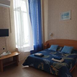 4-местный номер улучшенный семейный с 1 двуспальной кроватью