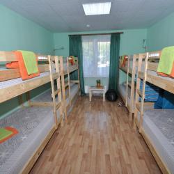 Кровать в 6-местном общем женском номере (удобства на этаже)