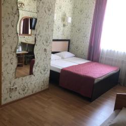 Номер стандарт с 1 односпальной и 1 двуспальной кроватью (с полупансионом)