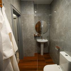 Номер стандарт с 1 двуспальной кроватью Красный (без окна)