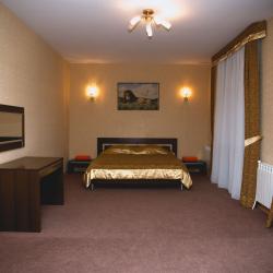 Номер стандарт улучшенный с 1 двуспальной кроватью