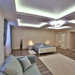 Номер полулюкс с 1 двуспальной кроватью