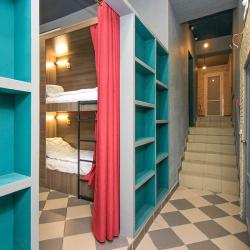 Кровать в 12-местном общем мужском номере