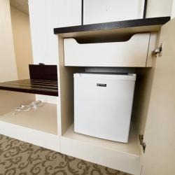 Номер улучшенный с 1 двуспальной кроватью для гостей с ограниченными возможностями