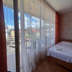 Комната улучшенная с 1 односпальной и 1 двуспальной кроватью