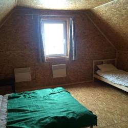 Коттедж эконом с 3 односпальными и 1 двуспальной кроватью