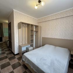 Комната комфорт с 2 односпальными и 1 двуспальной кроватью