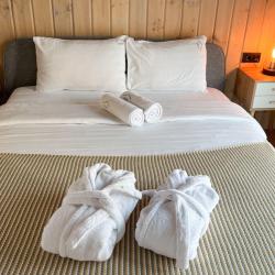 Фото Отель BarnHouse Village (БарнХаус Виллэдж)