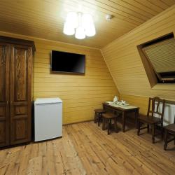 Номер стандарт с 1 двуспальной кроватью (мансарда)