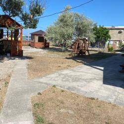 Номер стандарт с 1 односпальной и 1 двуспальной кроватью