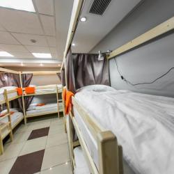 Кровать в 10-местном общем мужском номере (без окна)