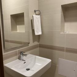 Номер полулюкс комфорт с 1 двуспальной кроватью