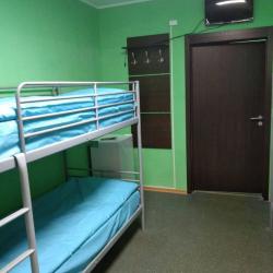 Кровать в 8-местном общем мужском номере