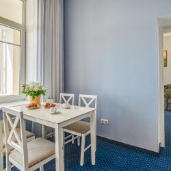 Номер люкс семейный с 1 двуспальной кроватью