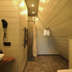 4-местный 2-комнатный коттедж премиум с 2 двуспальными кроватями