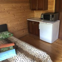 Номер стандарт с 2 односпальными и 1 двуспальной кроватью