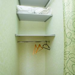 Номер стандарт комфорт с 1 односпальной и 1 двуспальной кроватью