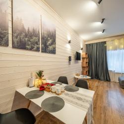 Просторные апартаменты с ремонтом, балконом, видом на лес 207 (60м2)