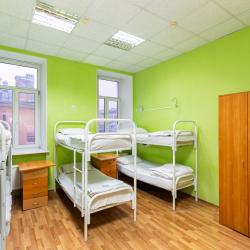 Кровать в 10-местном общем женском номере №409