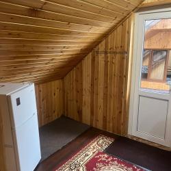 Номер студия с 3 односпальными и 2 двуспальными кроватями (мансарда)