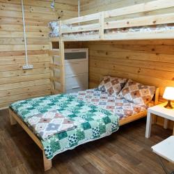 Коттедж эконом с 2 односпальными и 1 двуспальной кроватью