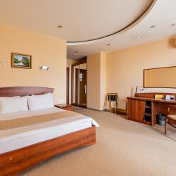 Номер стандарт комфорт №1 с 1 двуспальной кроватью