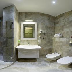 Комната полулюкс с балконом (с завтраком)