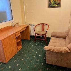 Номер полулюкс с 1 двуспальной кроватью