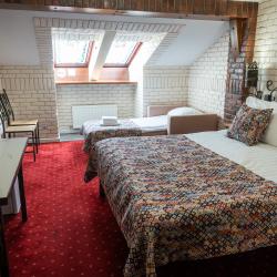 Номер стандарт улучшенный с 1 двуспальной кроватью (мансарда)