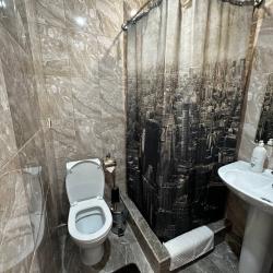 Номер комфорт с 1 односпальной и 1 двуспальной кроватью
