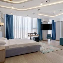 Номер делюкс улучшенный с 1 двуспальной кроватью и диваном