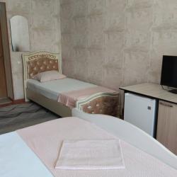 Комната комфорт с 2 односпальными и 1 двуспальной кроватью