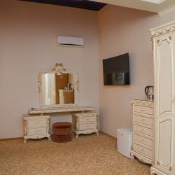 Номер люкс свадебный с 1 двуспальной кроватью