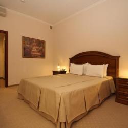 Номер стандарт улучшенный с 1 двуспальной кроватью