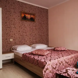 Номер стандарт с 1 двуспальной кроватью