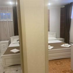 2-комнатная комната стандарт с 2 односпальными и 1 двуспальной кроватями (цокольный этаж)