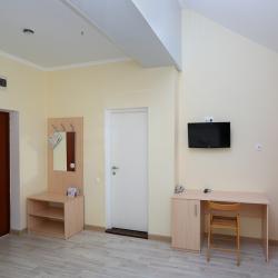 Номер стандарт улучшенный с 1 односпальной и 1 двуспальной кроватью