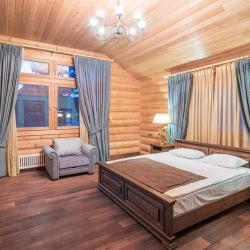 Четырехкомнатный дом Хонка с кухней и гостиной
