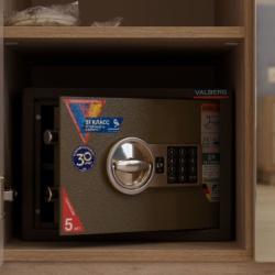 Номер делюкс с 1 двуспальной кроватью и диваном