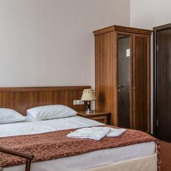 Номер улучшенный с 2 односпальными кроватями (с завтраком)