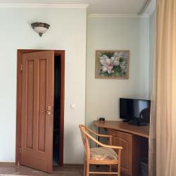 2-местный номер эконом стандарт с 1 двуспальной кроватью