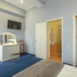 Номер люкс семейный с 1 двуспальной кроватью