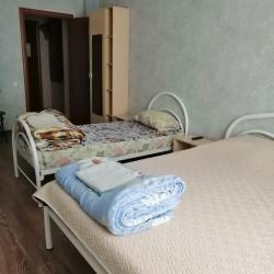 Номер стандарт с 1 односпальной и 1 двуспальной кроватью