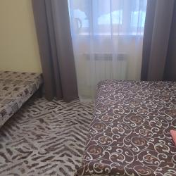 Номер стандарт с 1 односпальной и 1 двуспальной кроватью