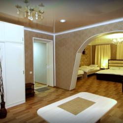 Номер люкс с 3 односпальными и 1 двуспальной кроватью