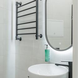 Номер стандарт с 1 двуспальной кроватью (с балконом)
