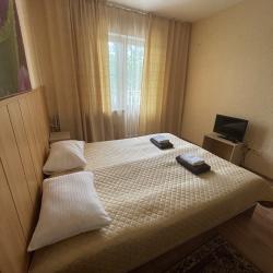Номер стандарт с 1 двуспальной кроватью с балконом (Янтарный корпус)