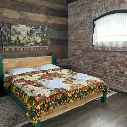 Номер стандарт с 1 двуспальной кроватью (первый этаж)